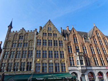Bruges, Nisan 2023: Kuzey Venedik 'teki Bruges binalarının muhteşem cepheleri