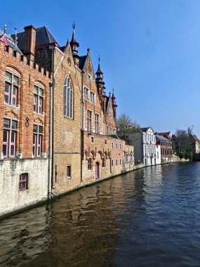 Bruges, Nisan 2023: Kuzey Venedik 'teki Bruges binalarının muhteşem cepheleri