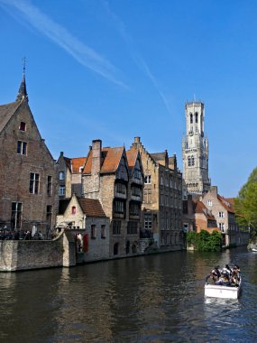 Bruges, Nisan 2023: Kuzey Venedik 'teki Bruges binalarının muhteşem cepheleri