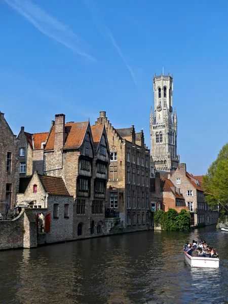 Bruges, Nisan 2023: Kuzey Venedik 'teki Bruges binalarının muhteşem cepheleri