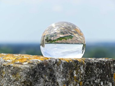  Beaucaire, Mayıs 2023: Provence 'deki görkemli Beaucaire şehrini bir mercek topuyla ziyaret etmek