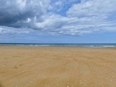 Ouistreham, Ağustos 2023 - Kieffer komandosunun 6 Haziran 1944 'te karaya çıktığı güzel Ouistreham şehrini ziyaret edin. Kumsal manzarası