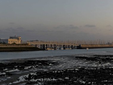 La Rochelle Fransa 'nın Atlantik kıyısındaki muhteşem La Rochelle şehrini ziyaret edin.