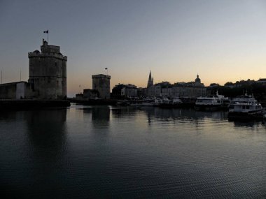 La Rochelle Fransa 'nın Atlantik kıyısındaki muhteşem La Rochelle şehrini ziyaret edin.