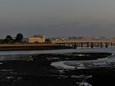 La Rochelle Fransa 'nın Atlantik kıyısındaki muhteşem La Rochelle şehrini ziyaret edin.