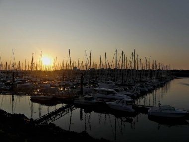 La Rochelle Fransa 'nın Atlantik kıyısındaki muhteşem La Rochelle şehrini ziyaret edin.