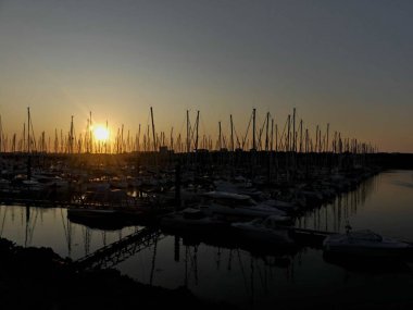 La Rochelle Fransa 'nın Atlantik kıyısındaki muhteşem La Rochelle şehrini ziyaret edin.