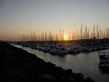 La Rochelle Fransa 'nın Atlantik kıyısındaki muhteşem La Rochelle şehrini ziyaret edin.
