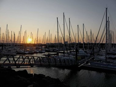 La Rochelle Fransa 'nın Atlantik kıyısındaki muhteşem La Rochelle şehrini ziyaret edin.
