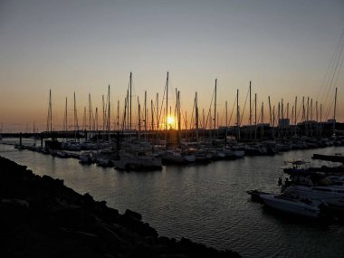 La Rochelle Fransa 'nın Atlantik kıyısındaki muhteşem La Rochelle şehrini ziyaret edin.