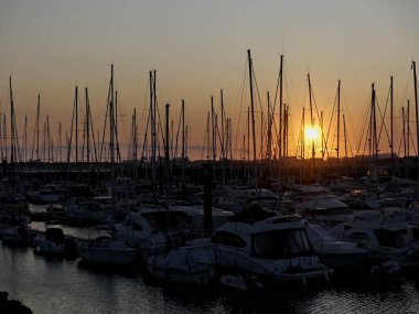 La Rochelle Fransa 'nın Atlantik kıyısındaki muhteşem La Rochelle şehrini ziyaret edin.