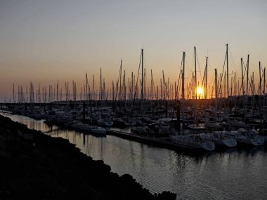 La Rochelle Fransa 'nın Atlantik kıyısındaki muhteşem La Rochelle şehrini ziyaret edin.