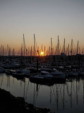 La Rochelle Fransa 'nın Atlantik kıyısındaki muhteşem La Rochelle şehrini ziyaret edin.