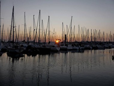 La Rochelle Fransa 'nın Atlantik kıyısındaki muhteşem La Rochelle şehrini ziyaret edin.