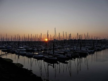 La Rochelle Fransa 'nın Atlantik kıyısındaki muhteşem La Rochelle şehrini ziyaret edin.