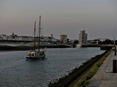 La Rochelle Fransa 'nın Atlantik kıyısındaki muhteşem La Rochelle şehrini ziyaret edin.