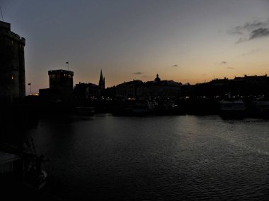 La Rochelle Fransa 'nın Atlantik kıyısındaki muhteşem La Rochelle şehrini ziyaret edin.