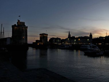 La Rochelle Fransa 'nın Atlantik kıyısındaki muhteşem La Rochelle şehrini ziyaret edin.