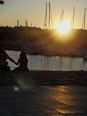 La Rochelle Fransa 'nın Atlantik kıyısındaki muhteşem La Rochelle şehrini ziyaret edin.