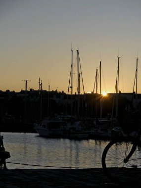 La Rochelle Fransa 'nın Atlantik kıyısındaki muhteşem La Rochelle şehrini ziyaret edin.