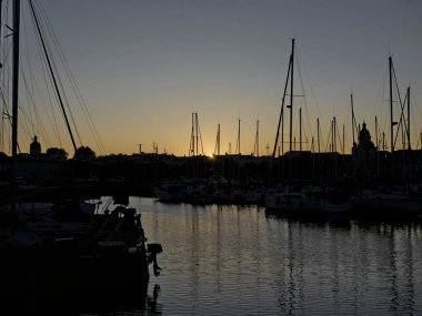 La Rochelle Fransa 'nın Atlantik kıyısındaki muhteşem La Rochelle şehrini ziyaret edin.