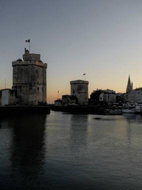 La Rochelle Fransa 'nın Atlantik kıyısındaki muhteşem La Rochelle şehrini ziyaret edin.