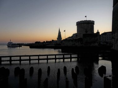 La Rochelle Fransa 'nın Atlantik kıyısındaki muhteşem La Rochelle şehrini ziyaret edin.