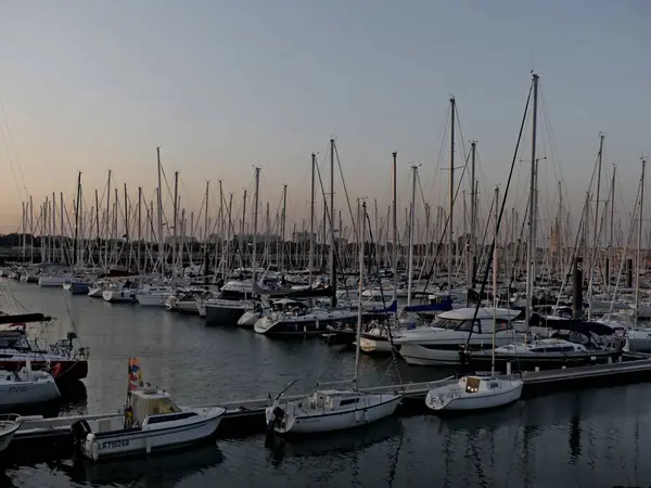 La Rochelle Fransa 'nın Atlantik kıyısındaki muhteşem La Rochelle şehrini ziyaret edin.