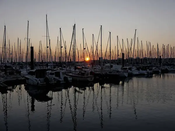 La Rochelle Fransa 'nın Atlantik kıyısındaki muhteşem La Rochelle şehrini ziyaret edin.