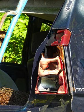 Ardennes kırsalında yasadışı açık çöplük