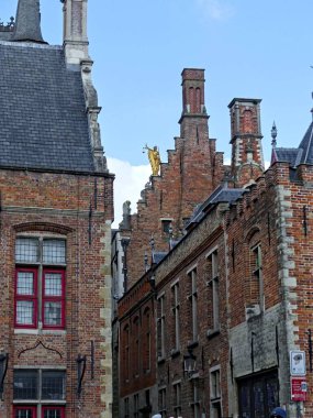 Bruges, Mart 2025 - Belçika 'nın güzel şehri Bruges' u ziyaret edin, aynı zamanda kuzeyin Venedik 'i olarak da bilinir - şehir manzarası ve Flaman tarzı evler