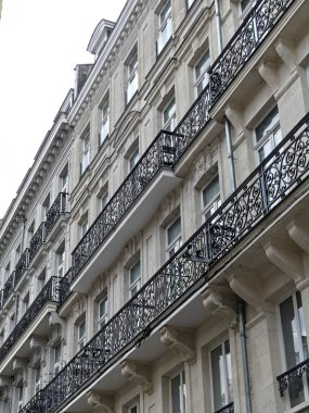Lille, Mayıs 2025: Fransa 'nın güzel Lille şehrini ziyaret edin Flaman tarzı evlerin muhteşem cephelerini görün.