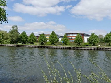 Lille, Mayıs 2025: Fransa 'nın güzel Lille şehrini ziyaret edin Flaman tarzı evlerin muhteşem cephelerini görün.