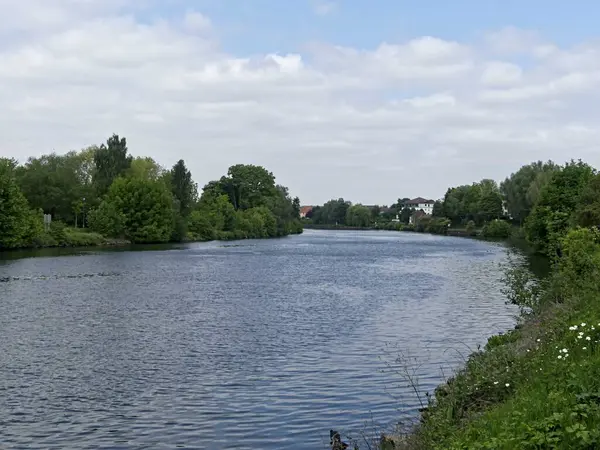 Lille, Mayıs 2025: Fransa 'nın güzel Lille şehrini ziyaret edin Flaman tarzı evlerin muhteşem cephelerini görün.