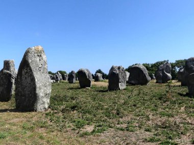 Carnac, Ağustos 2025: Dünyanın en büyük megalitik kompleksini ziyaret edin - Menhir hizalamalarının görünümü