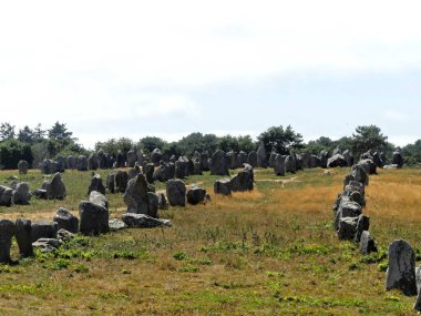 Carnac, Ağustos 2025: Dünyanın en büyük megalitik kompleksini ziyaret edin - Menhir hizalamalarının görünümü