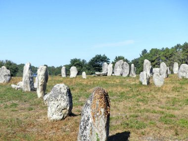 Carnac, Ağustos 2025: Dünyanın en büyük megalitik kompleksini ziyaret edin - Menhir hizalamalarının görünümü