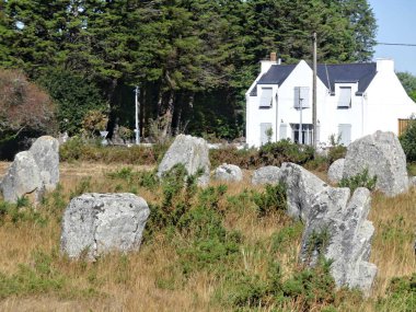 Carnac, Ağustos 2025: Dünyanın en büyük megalitik kompleksini ziyaret edin - Menhir hizalamalarının görünümü