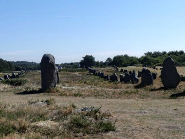 Carnac, Ağustos 2025: Dünyanın en büyük megalitik kompleksini ziyaret edin - Menhir hizalamalarının görünümü