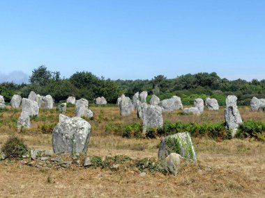 Carnac, Ağustos 2025: Dünyanın en büyük megalitik kompleksini ziyaret edin - Menhir hizalamalarının görünümü
