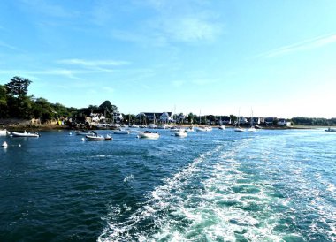 Ile-aux-Moines, Ağustos 2025: Brittany 'deki Morbihan Körfezi' nde Ile-aux-Moines civarında yürüyüş