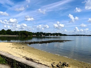 Ile-aux-Moines, Ağustos 2025: Brittany 'deki Morbihan Körfezi' nde Ile-aux-Moines civarında yürüyüş