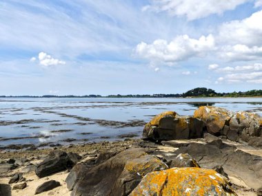 Ile-aux-Moines, Ağustos 2025: Brittany 'deki Morbihan Körfezi' nde Ile-aux-Moines civarında yürüyüş