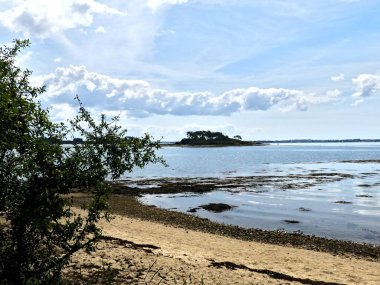 Ile-aux-Moines, Ağustos 2025: Brittany 'deki Morbihan Körfezi' nde Ile-aux-Moines civarında yürüyüş
