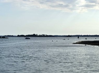 Ile-aux-Moines, Ağustos 2025: Brittany 'deki Morbihan Körfezi' nde Ile-aux-Moines civarında yürüyüş