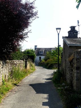 Ile-d 'Arz, Ağustos 2025: Britanya' nın Morbihan Körfezi 'nde Ile-d' Arz çevresinde yürüyüş - küçük kasabanın manzarası