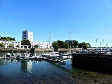 Lorient, Ağustos 2025 - Brittany 'deki güzel Lorient şehrini ziyaret edin - liman manzarası