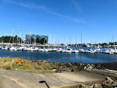 Lorient, Ağustos 2025 - Brittany 'deki güzel Lorient şehrini ziyaret edin - liman manzarası