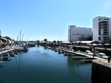 Lorient, Ağustos 2025 - Brittany 'deki güzel Lorient şehrini ziyaret edin - liman manzarası