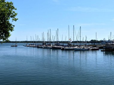 Lorient, Ağustos 2025 - Brittany 'deki güzel Lorient şehrini ziyaret edin - liman manzarası